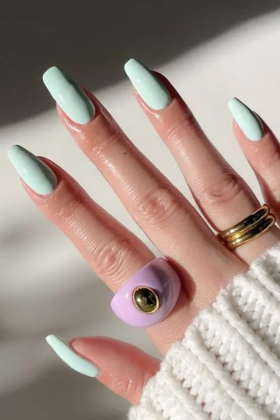 2024's Top Spring Nail Colors: Fresh Trends & Bold Designs