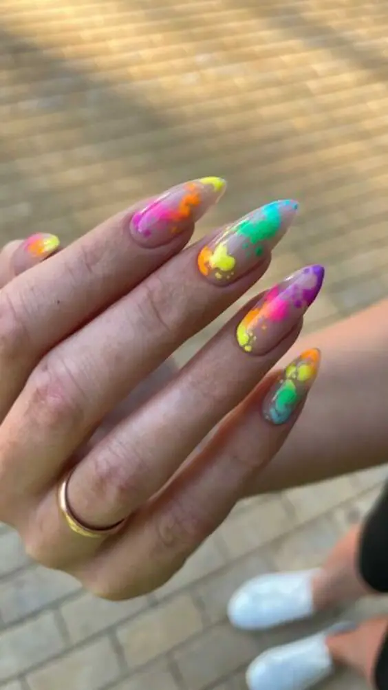 2024's Top Spring Nail Colors: Fresh Trends & Bold Designs