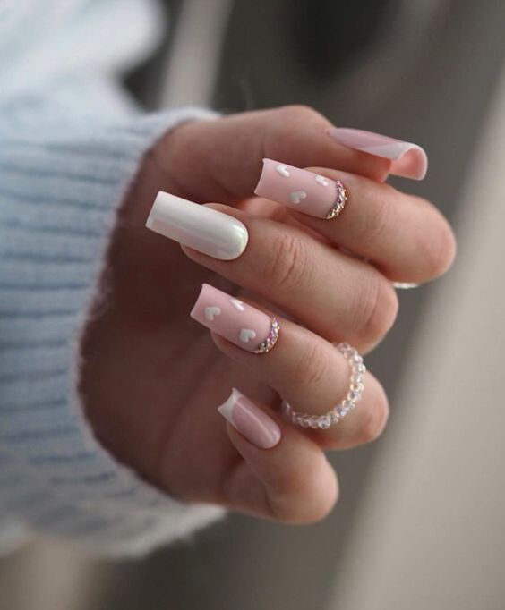 Trendy April Nails 2024: Spring Colors & Chic Designs