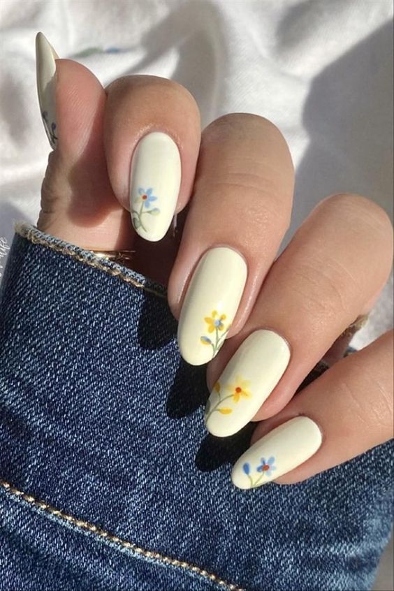 Trendy April Nails 2024: Spring Colors & Chic Designs