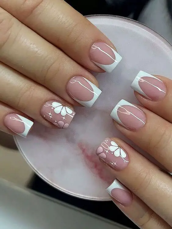 Spring Nails Square 2024: Chic Daisy Designs & Pastel Glitter Trends