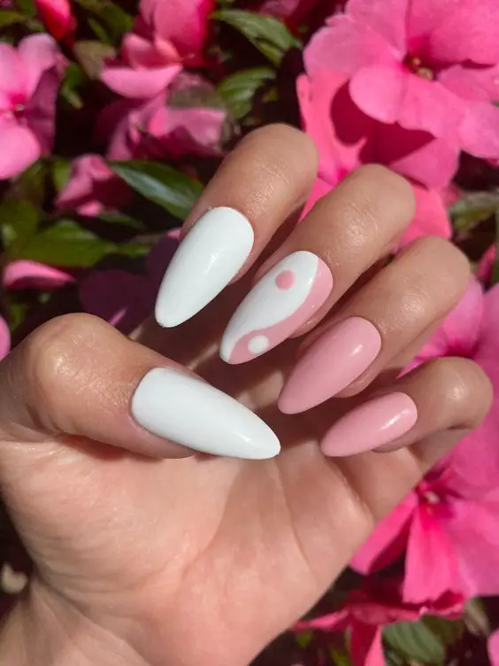 Fresh White Spring Nails 2024: Chic Designs & Floral Elegance