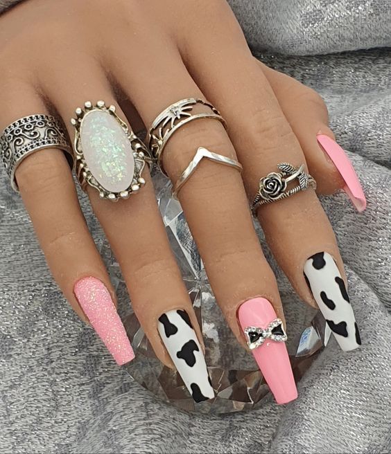 March Nails 2024 Guide: Top Designs, Colors & DIY Tips for Stunning Spring Manicures