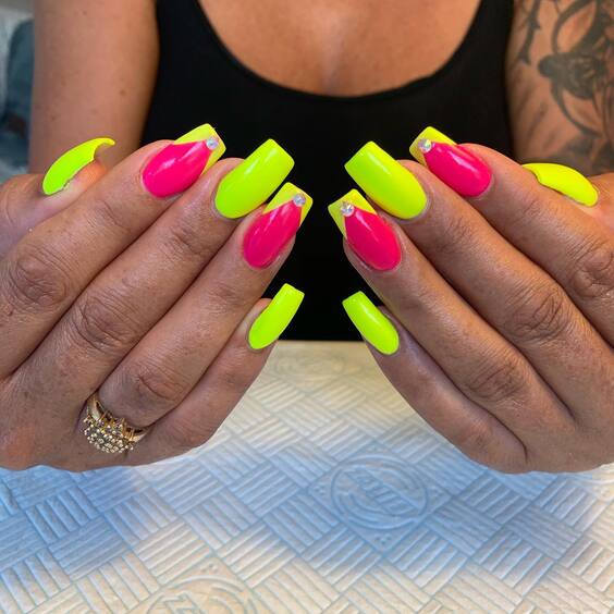 Summer Vibe Nails 2024: Trendy Designs & DIY Tips for a Hot Look