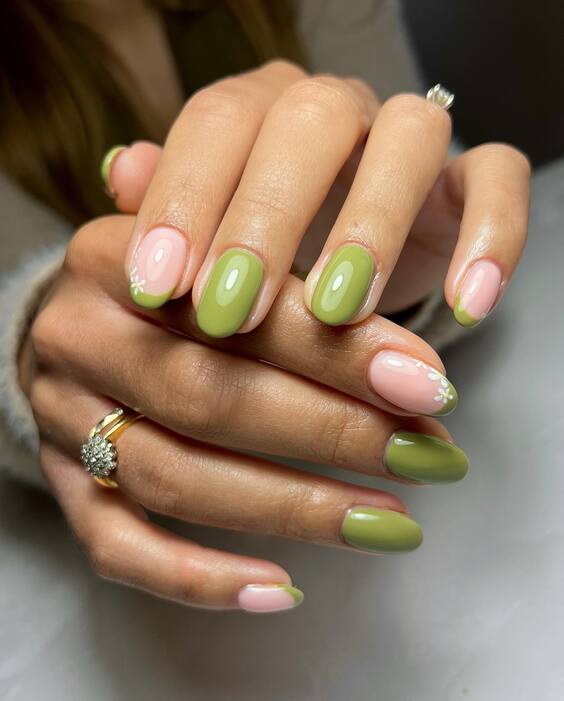 Summer 2024 Beach Nail Trends: Vibrant Designs & Colors