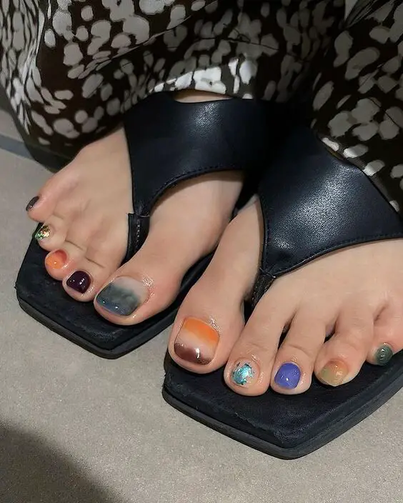 2024's Hot Toe Nail Colors: Summer Trends, Pastels & Bold Hues