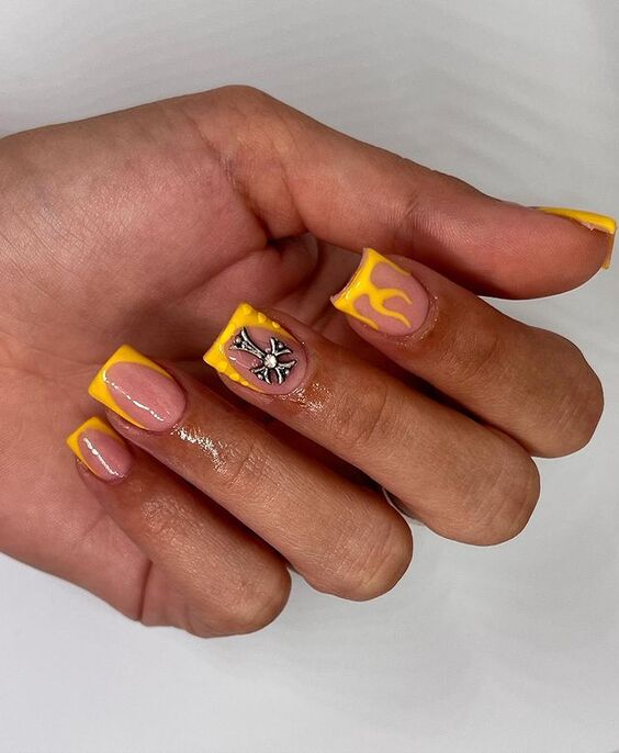 Discover 2024's Summer Nail Trends: Fresh, Fun & Chic Short Manicures