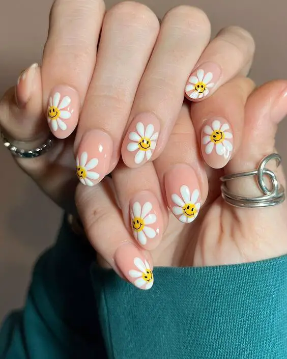 Beach Nail Designs: Summer Manicure Ideas with Floral & Ocean Vibes