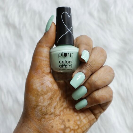Vibrant Summer Nail Colors for Dark Skin: Neon, Pastel, and Artful Designs