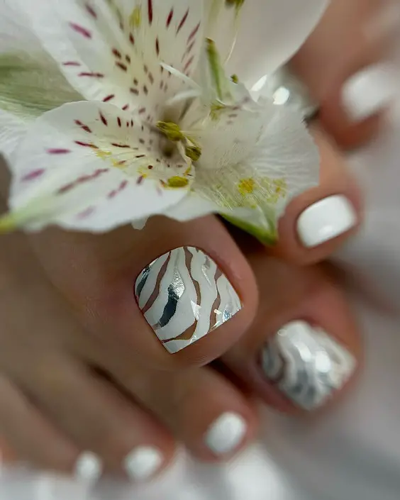 Chic Summer White Toe Nail Designs for Stylish Pedicures