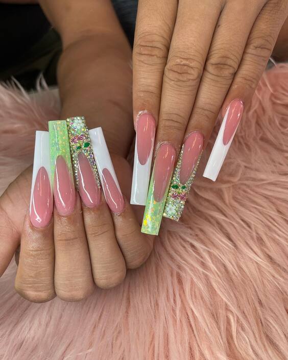 Stunning Vacation Acrylic Nail Designs for Every Getaway - Chic & Playful Tips