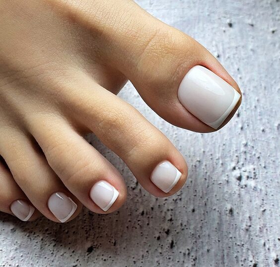 Chic Summer White Toe Nail Designs for Stylish Pedicures