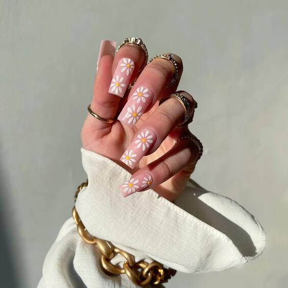 20 Summer 2024's Hottest White Nail Trends: Chic, Simple & Elegant Designs