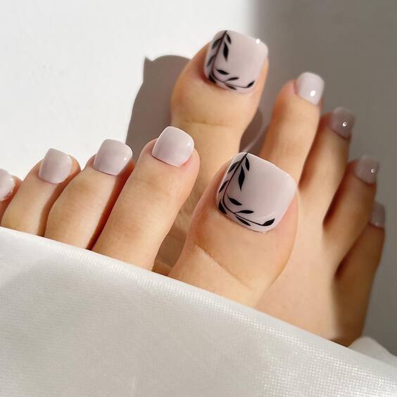 Chic Summer White Toe Nail Designs for Stylish Pedicures