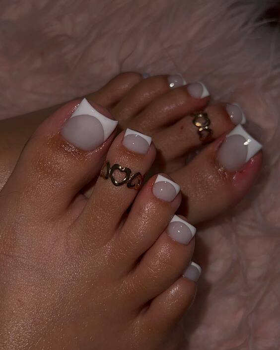 Chic Summer White Toe Nail Designs for Stylish Pedicures