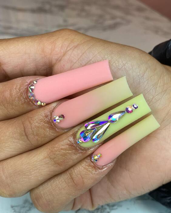 Stunning Vacation Acrylic Nail Designs for Every Getaway - Chic & Playful Tips