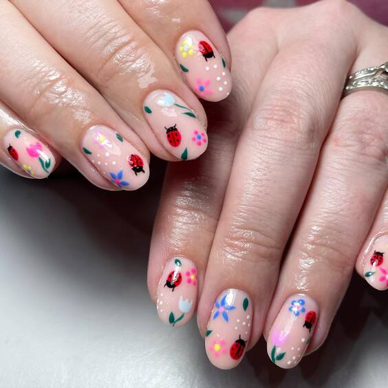 20 Summer Round Nails: Chic Designs, Neon Blooms & French Tips