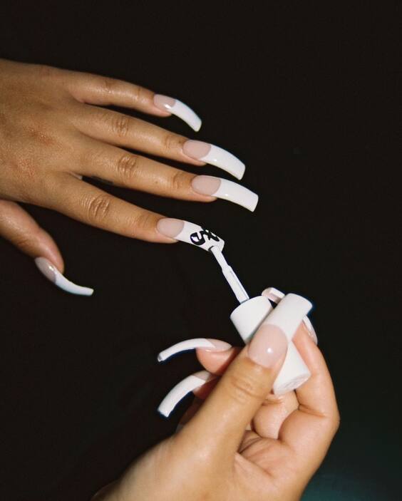 Summer French Tip Nails: Chic Designs & DIY Tips for Stylish Manicures