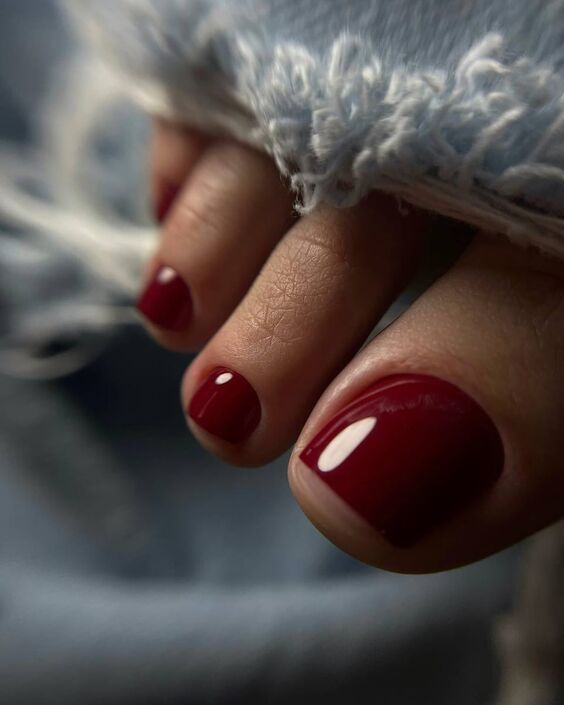 19 Stunning Red Toe Nail Designs: From Classic to Creative Ideas