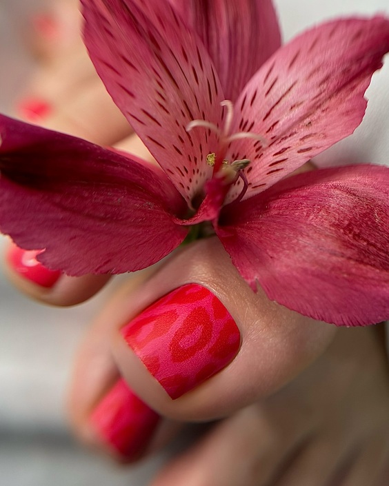 19 Stunning Red Toe Nail Designs: From Classic to Creative Ideas