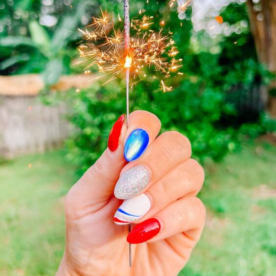 22 Stunning American Flag Nails: Patriotic Manicure Designs for the 4th of July