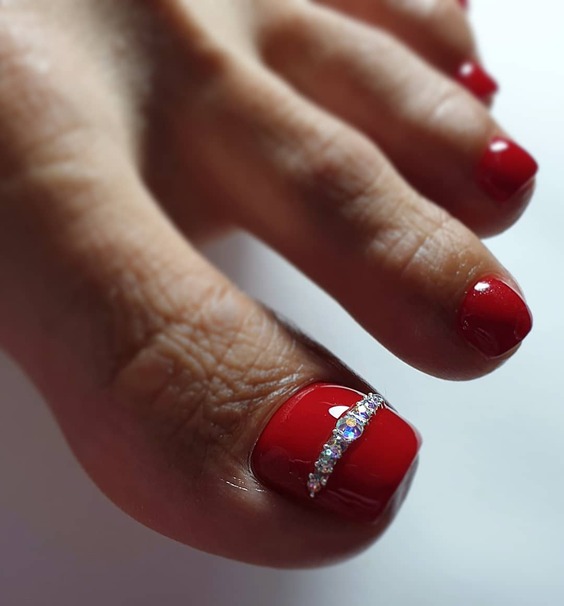 19 Stunning Red Toe Nail Designs: From Classic to Creative Ideas