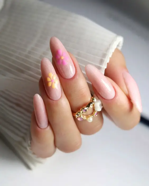 23 Stunning July Summer Nail Designs: Abstract, Folk Art, and Floral Manicures