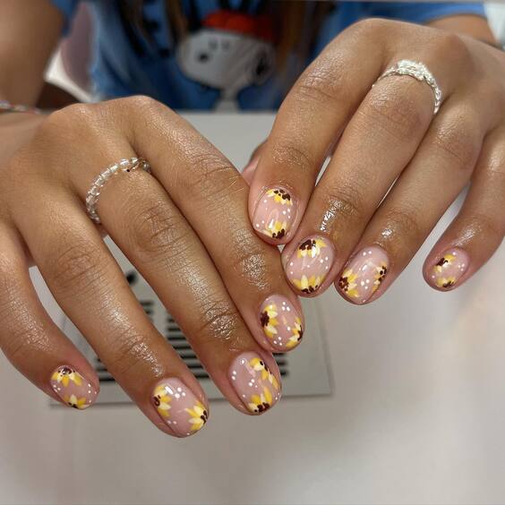 21 Stunning Summer Sunflower Nail Designs to Brighten Your Look