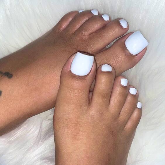 20 Stunning White Toenail Designs: From Elegant Florals to Bold Neons