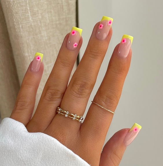 22 Stunning Summer Nail Designs 2024: Bold Colors & Chic Patterns