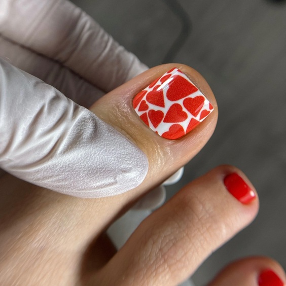 19 Stunning Red Toe Nail Designs: From Classic to Creative Ideas