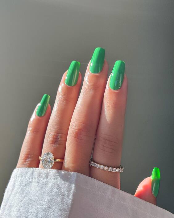 23 Vibrant Tropical Nail Designs for Stylish Summer Looks