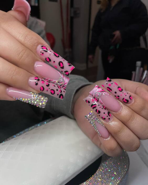 23 Stunning Summer Cheetah Print Nails: Trendy Designs for 2024