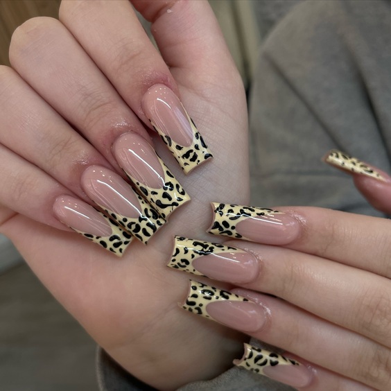 23 Stunning Summer Cheetah Print Nails: Trendy Designs for 2024