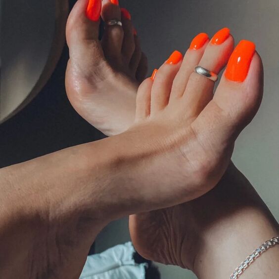 20 Explore Trendy Long Toe Nails Designs - Bold Colors and Elegant Styles