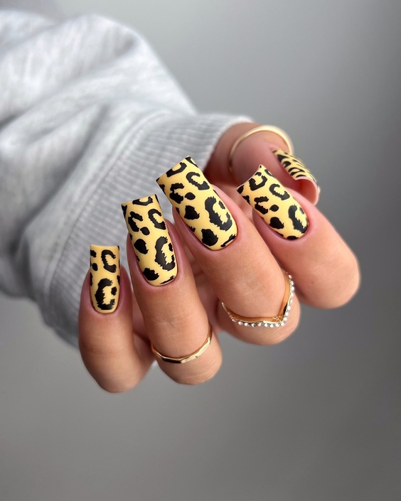 21 Gorgeous Fall Coffin Nail Designs for 2024