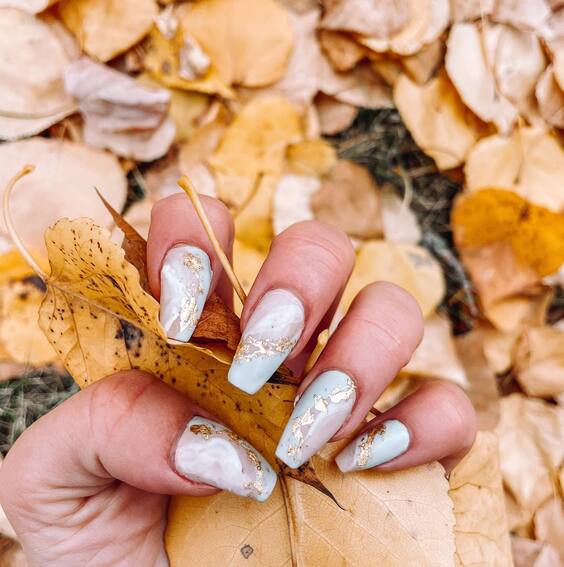 21 Stunning Fall-Themed Nail Designs to Try This Season