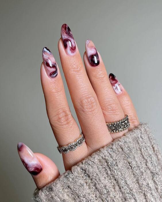 21 Stunning Fall Almond-Shaped Nail Designs to Try This Season