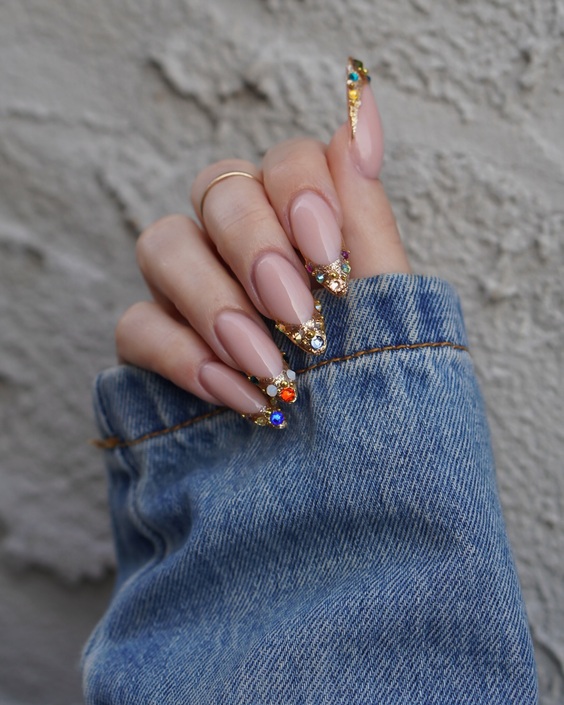 21 Stunning Fall Almond-Shaped Nail Designs to Try This Season