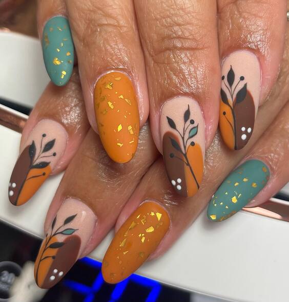 21 Stunning Fall-Themed Nail Designs to Try This Season