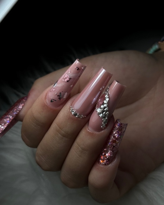 22 Stunning Nail Art Trends for Augus Nails 2024: Vibrant Designs & DIY Tips