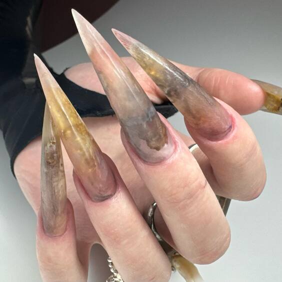 21 Stunning Fall-Themed Nail Designs to Try This Season