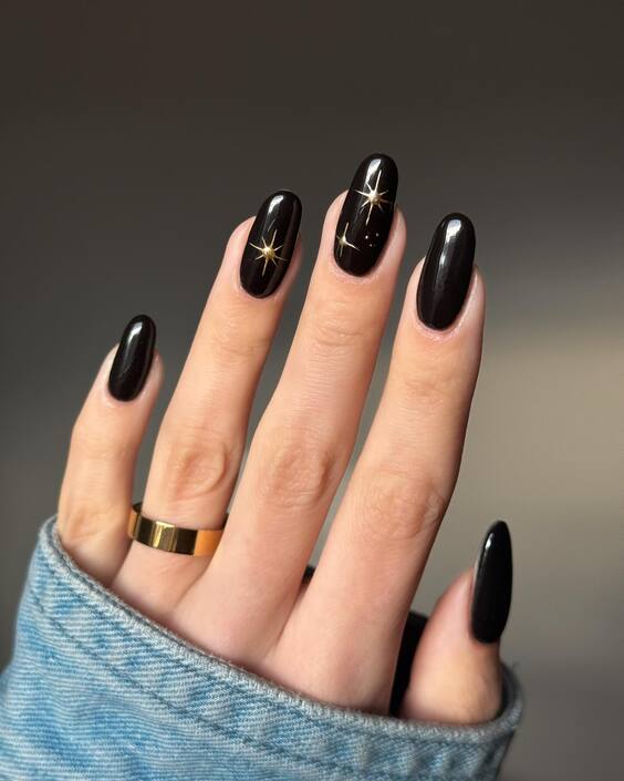21 Stunning Black Fall Nail Designs
