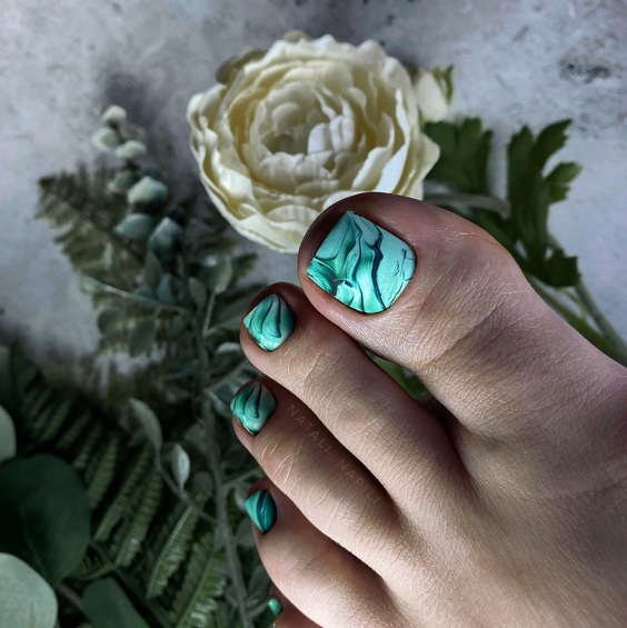 21 Explore Top Augus Toe Nails Designs: Vibrant & Chic Styles!