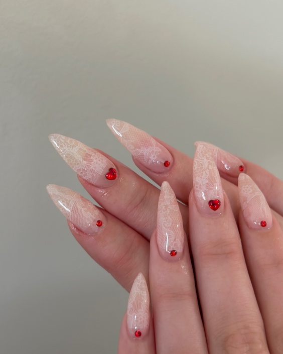 21 Stunning Fall Almond-Shaped Nail Designs to Try This Season