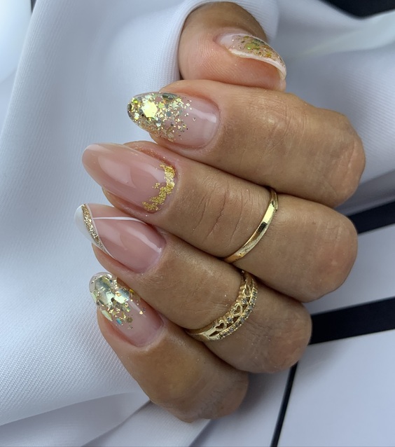 21 Stunning Fall Almond-Shaped Nail Designs to Try This Season