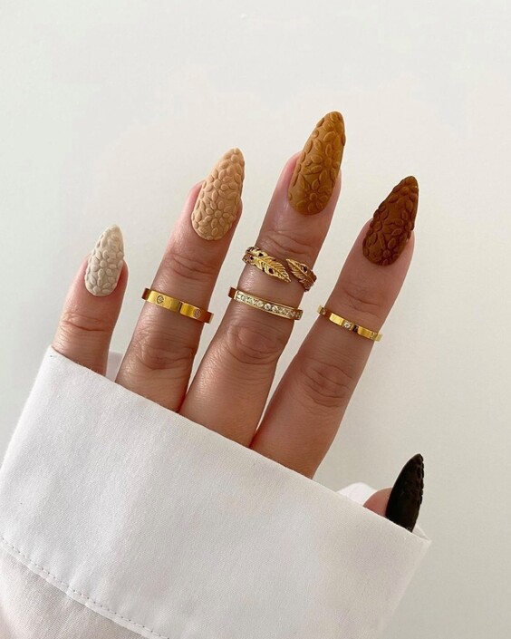 21 Stunning Fall-Themed Nail Designs to Try This Season