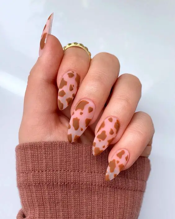 23 Stunning Brown Fall Nails: Elegant Designs for Autumn