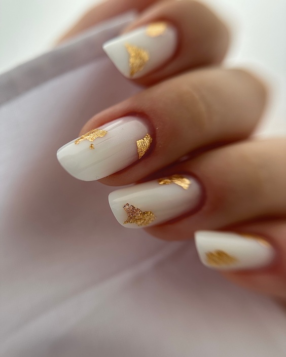 21 Stunning Fall-Themed Nail Designs to Try This Season