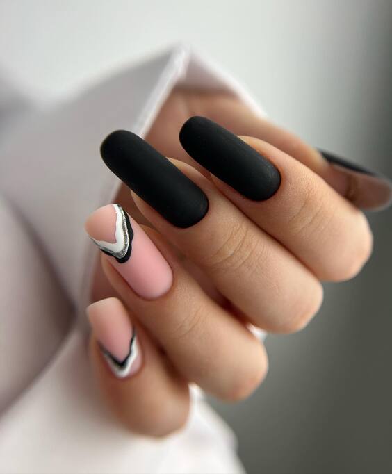 21 Stunning Black Fall Nail Designs